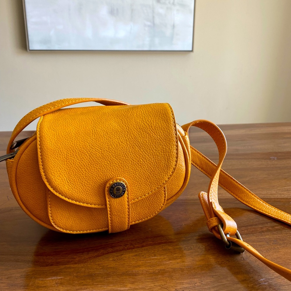 BROOKLYN INDUSTRIES Vegan Leather Handbag in Ochre